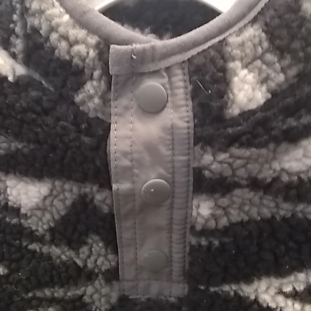 FINAL MARKDOWN Oshkosh b’gosh warm pullover 12 months